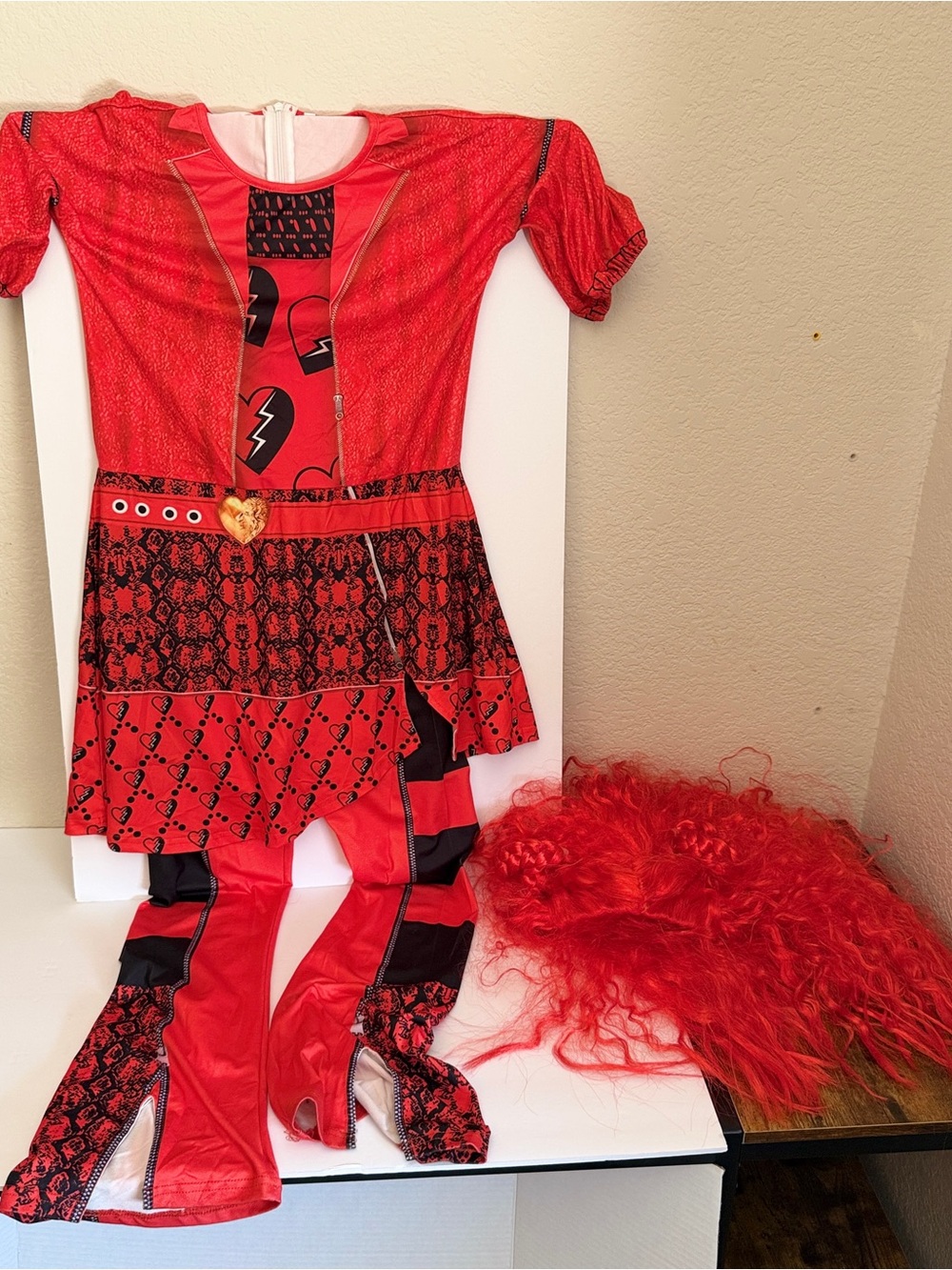 Disney Descendants Red Costume with gloves and Wig - Picture 2 of 7